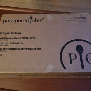 New in Box Pampered chef rectangle cool & serve.